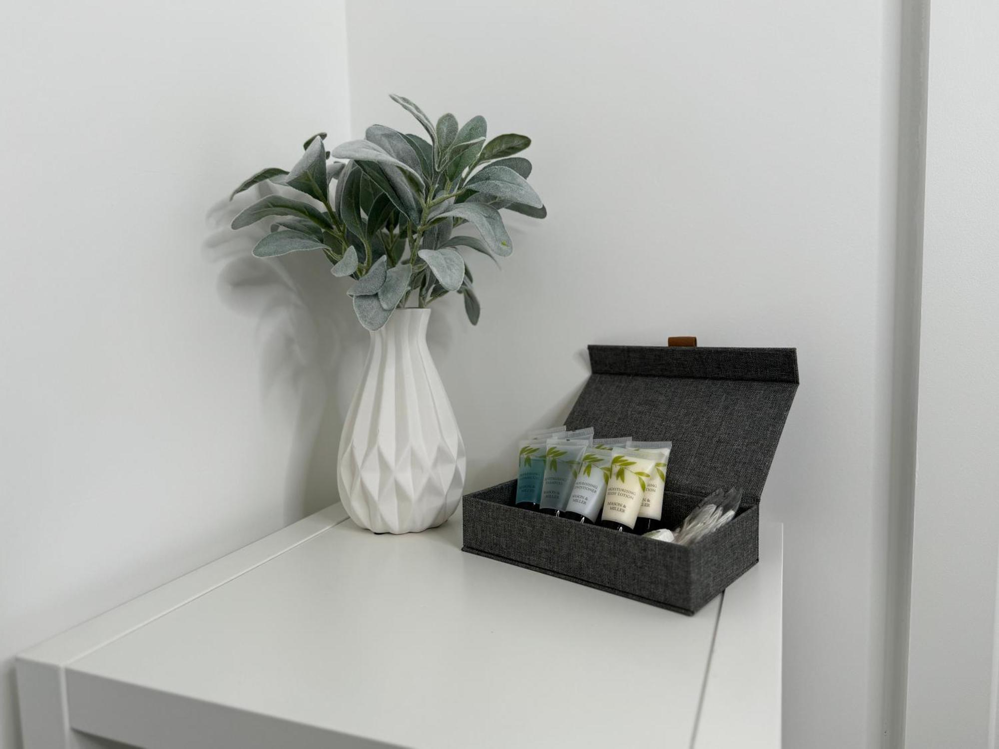 Modern One-Bedroom Apartment Swindon Exterior foto