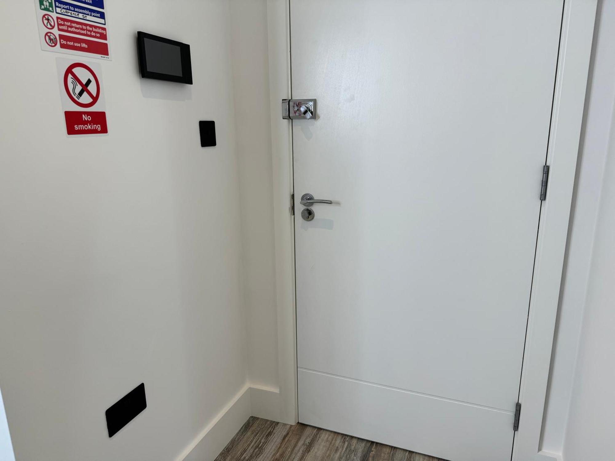 Modern One-Bedroom Apartment Swindon Exterior foto