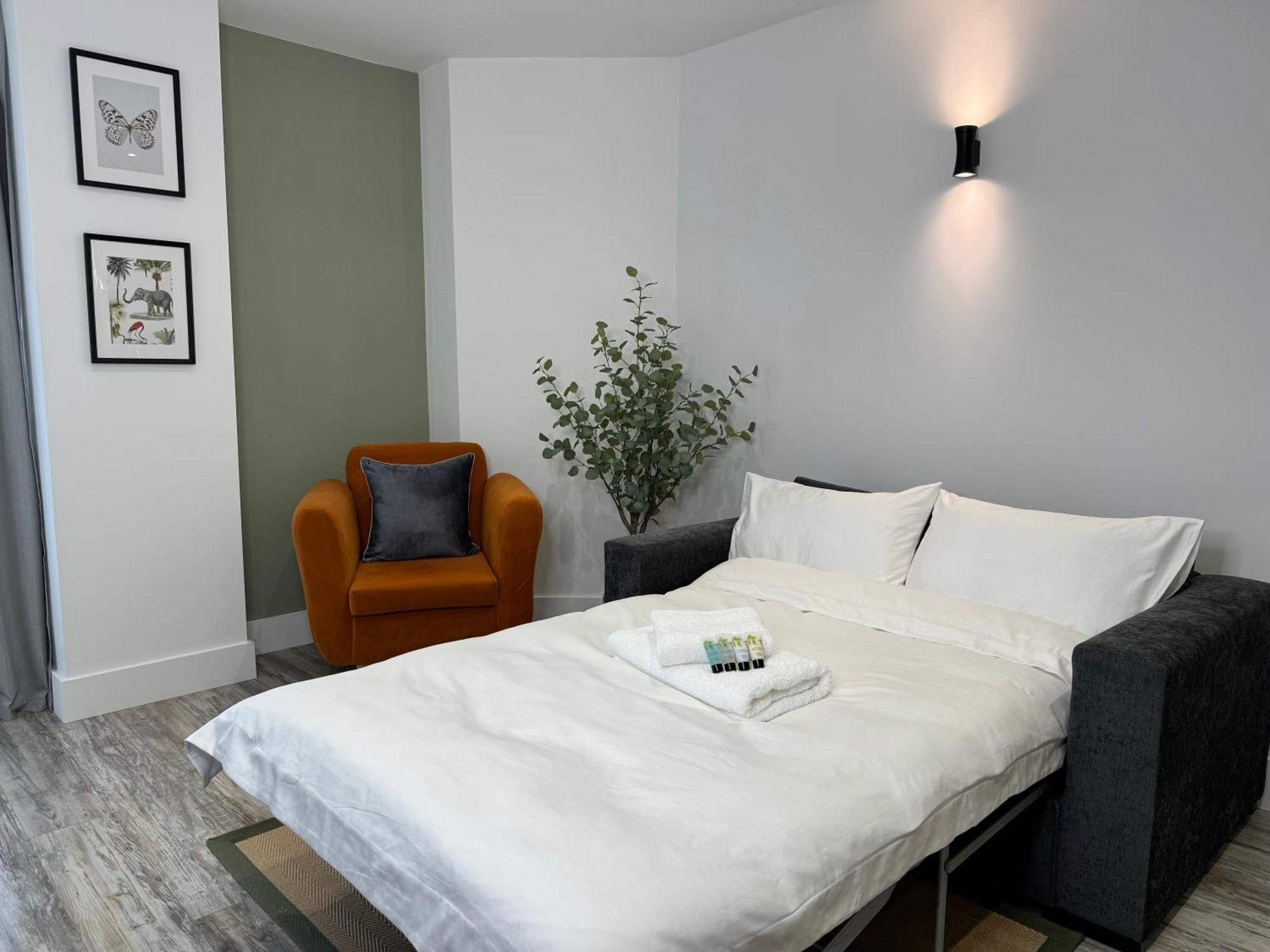 Modern One-Bedroom Apartment Swindon Exterior foto