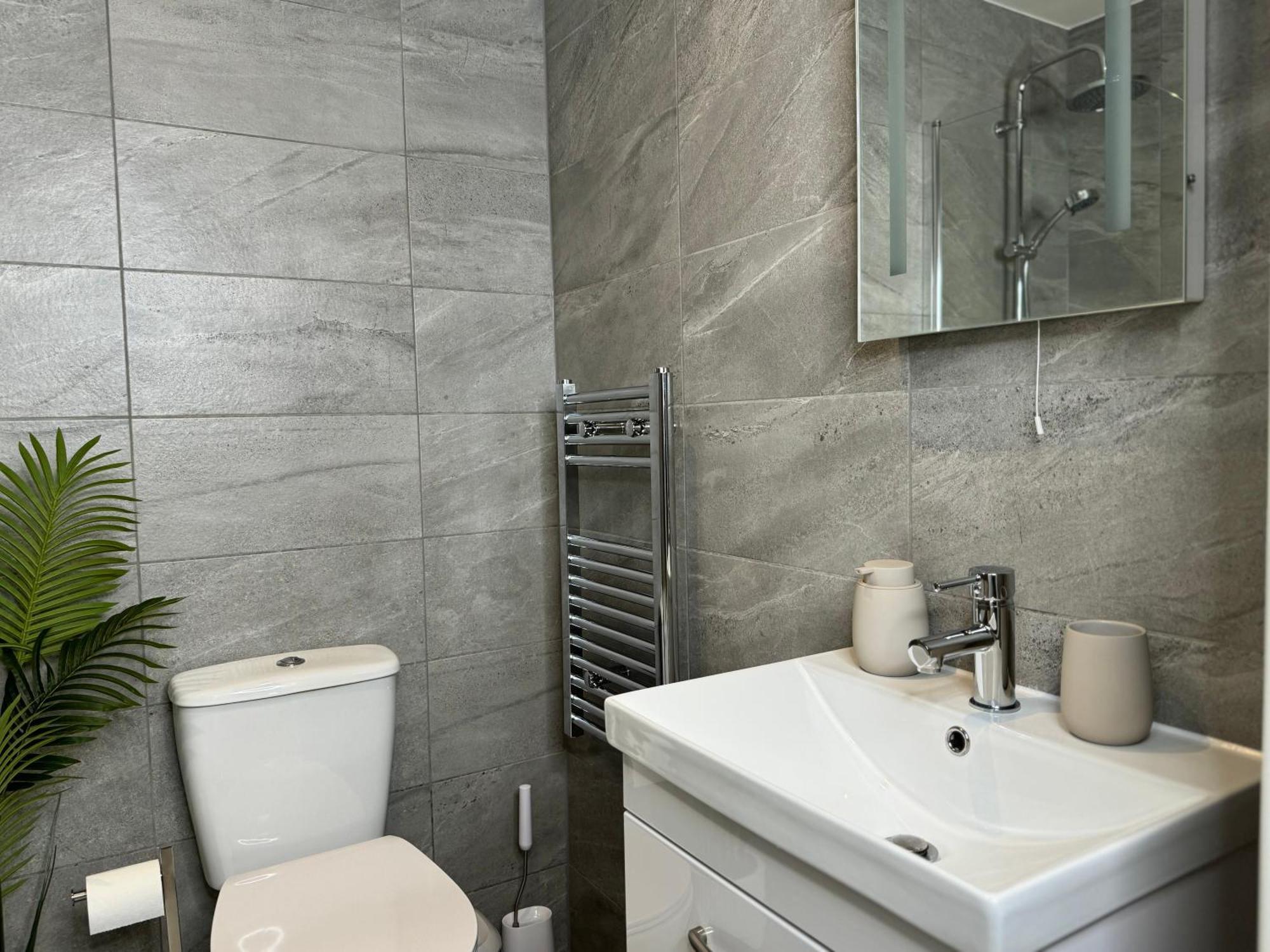 Modern One-Bedroom Apartment Swindon Exterior foto
